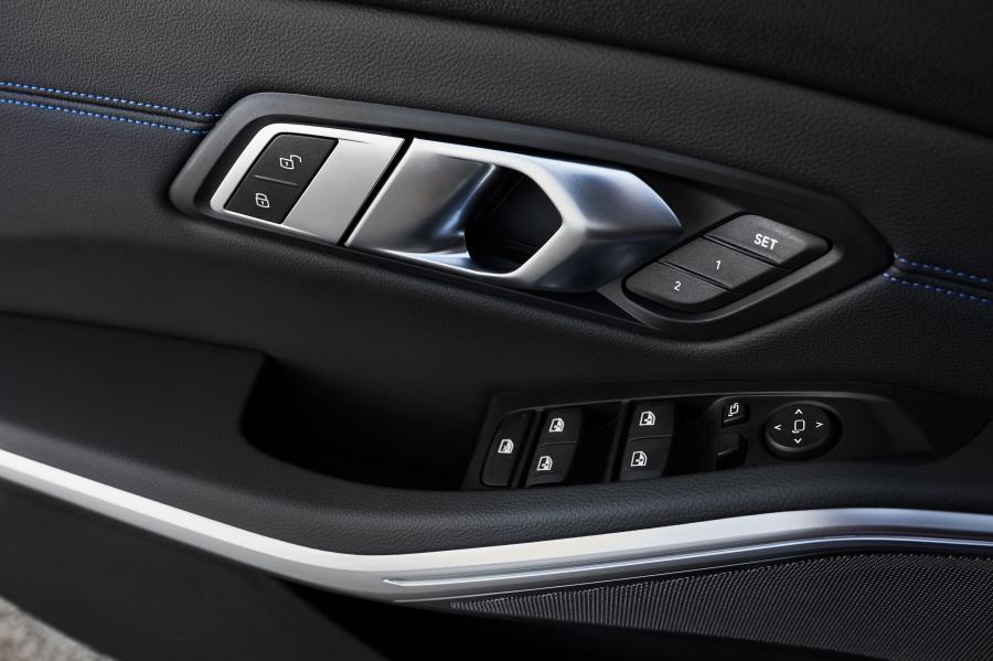 Детали интерьера BMW 330i M Sport (G20) 2019 года  (WW) (фото 186 из 284)